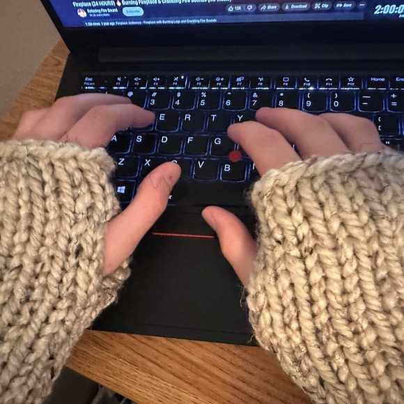 Hand Knit Chunky Wool Fingerless Gloves ~ Unisex - Picture 6 of 7